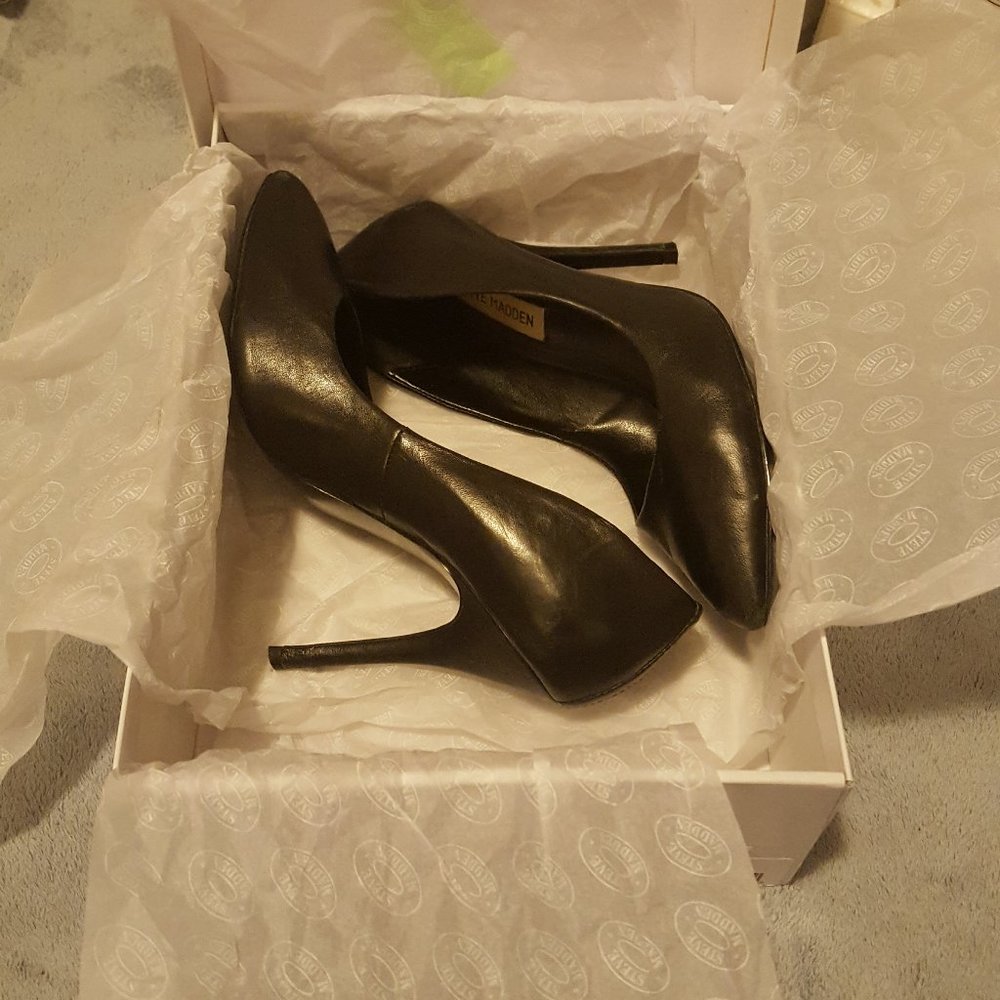 Steve Madden Galleryy Women's Size 7 Black Stiletto Pumps